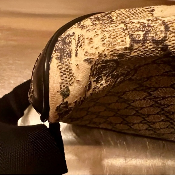 Gucci
Belt Bag GG Coated Canvas Large $1470 - Picture 10 of 14